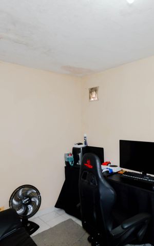 Casa à venda com 216m², 2 quartos e 2 vagasEdícula