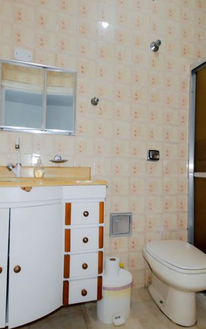 Casa à venda com 216m², 2 quartos e 2 vagasBanheiro Suíte
