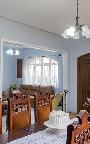 Casa à venda com 200m², 3 quartos e 2 vagas Casa à venda com 200m², 3 quartos e 2 vagasSala