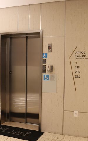 Apartamento à venda com 338m², 4 quartos e 4 vagas Apartamento à venda com 338m², 4 quartos e 4 vagasÁrea comum