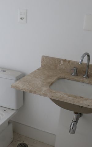 Apartamento à venda com 338m², 4 quartos e 4 vagas Apartamento à venda com 338m², 4 quartos e 4 vagasBanheiro da Suíte 3