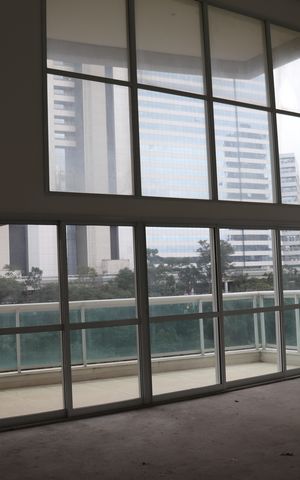 Apartamento à venda com 338m², 4 quartos e 4 vagas Apartamento à venda com 338m², 4 quartos e 4 vagasSala