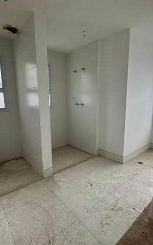 Apartamento à venda com 338m², 4 quartos e 4 vagas Apartamento à venda com 338m², 4 quartos e 4 vagasBanheiro da Suite Master