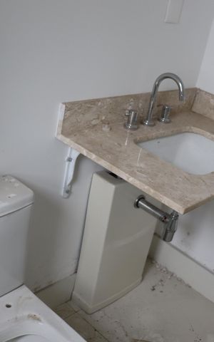 Apartamento à venda com 338m², 4 quartos e 4 vagas Apartamento à venda com 338m², 4 quartos e 4 vagasBanheiro da Suíte 1