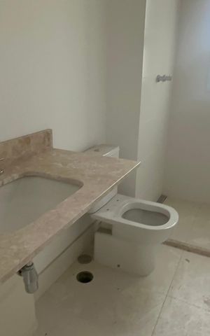 Apartamento à venda com 338m², 4 quartos e 4 vagas Apartamento à venda com 338m², 4 quartos e 4 vagasBanheiro da Suíte 2