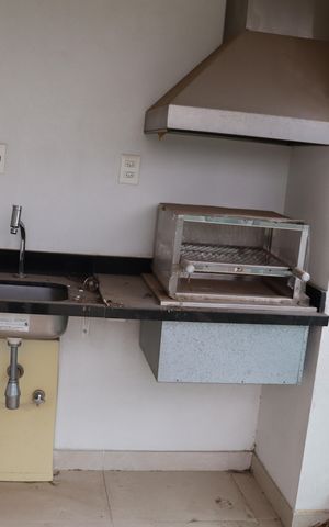 Apartamento à venda com 338m², 4 quartos e 4 vagas Apartamento à venda com 338m², 4 quartos e 4 vagasVaranda gourmet