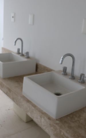 Apartamento à venda com 338m², 4 quartos e 4 vagas Apartamento à venda com 338m², 4 quartos e 4 vagasBanheiro da Suite Master