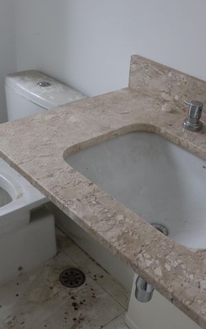 Apartamento à venda com 338m², 4 quartos e 4 vagas Apartamento à venda com 338m², 4 quartos e 4 vagasBanheiro da Suíte 1