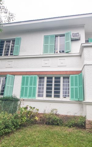 Casa à venda com 408m², 6 quartos e 2 vagasFachada