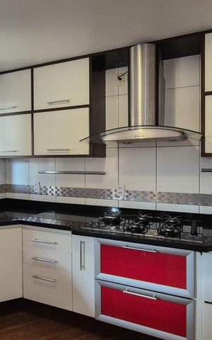 Casa de condomínio à venda com 111m², 3 quartos e 2 vagas Casa de condomínio à venda com 111m², 3 quartos e 2 vagasCozinha - Armários