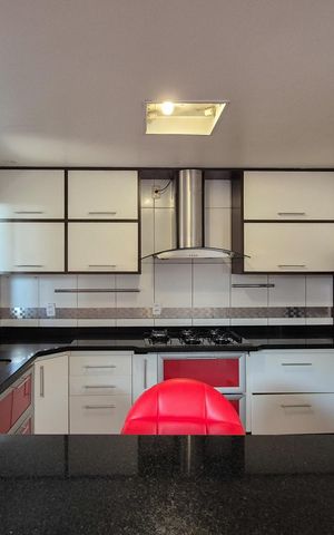 Casa de condomínio à venda com 111m², 3 quartos e 2 vagas Casa de condomínio à venda com 111m², 3 quartos e 2 vagasCozinha - Armários