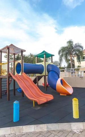 Casa de condomínio à venda com 111m², 3 quartos e 2 vagas Casa de condomínio à venda com 111m², 3 quartos e 2 vagasÁrea comum - Playground