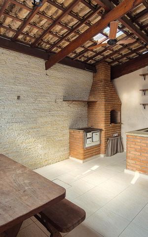 Casa de condomínio à venda com 111m², 3 quartos e 2 vagas Casa de condomínio à venda com 111m², 3 quartos e 2 vagasÁrea de Serviço + gourmet
