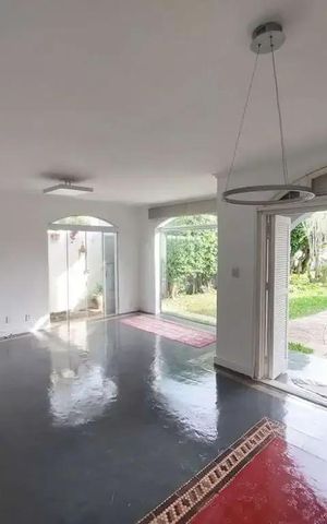 Casa à venda com 140m², 3 quartos e 5 vagas
