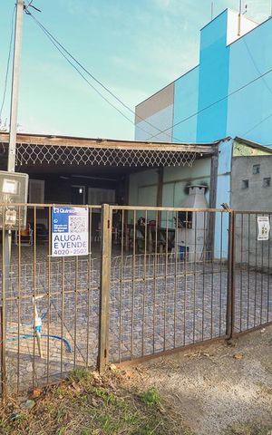 Casa à venda com 65m², 4 quartos e 2 vagasFachada e placa