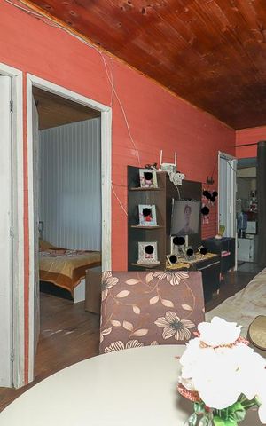 Casa à venda com 65m², 4 quartos e 2 vagasSala