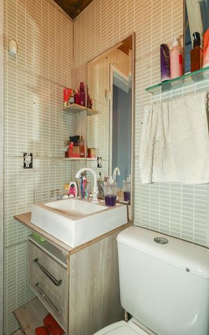 Casa à venda com 65m², 4 quartos e 2 vagasBanheiro