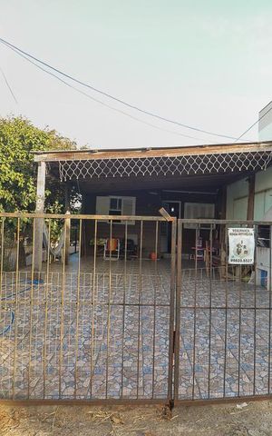 Casa à venda com 65m², 4 quartos e 2 vagasFachada e placa