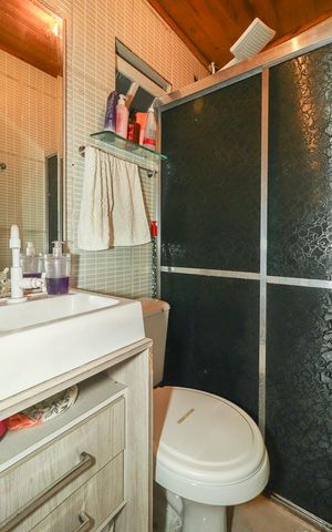 Casa à venda com 65m², 4 quartos e 2 vagasBanheiro