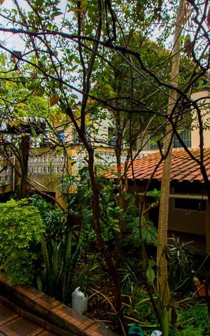 Casa à venda com 300m², 2 quartos e 3 vagas Casa à venda com 300m², 2 quartos e 3 vagasÁrea comum