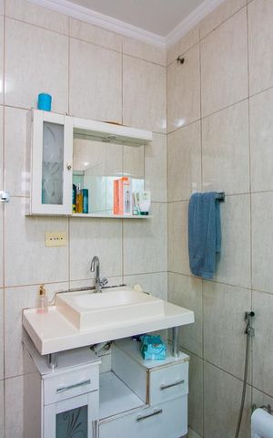 Casa à venda com 300m², 2 quartos e 3 vagas Casa à venda com 300m², 2 quartos e 3 vagasBanheiro Suíte