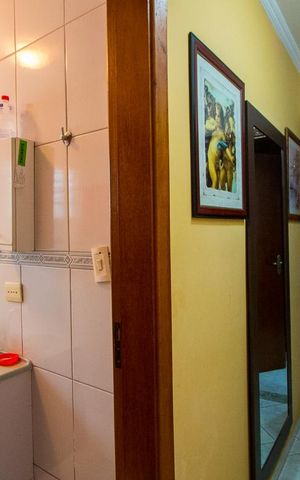 Casa à venda com 300m², 2 quartos e 3 vagas Casa à venda com 300m², 2 quartos e 3 vagasCorredor