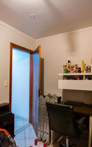Casa à venda com 300m², 2 quartos e 3 vagas Casa à venda com 300m², 2 quartos e 3 vagasQuarto