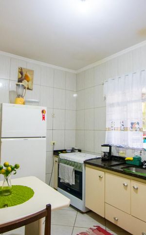 Casa à venda com 300m², 2 quartos e 3 vagas Casa à venda com 300m², 2 quartos e 3 vagasCozinha