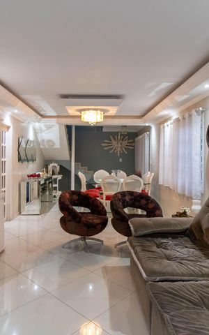 Casa à venda com 390m², 5 quartos e 3 vagas Casa à venda com 390m², 5 quartos e 3 vagasSala