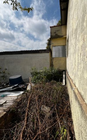 Casa à venda com 327m², 2 quartos e 1 vagaÁrea externa