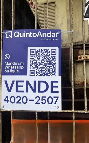 Casa à venda com 327m², 2 quartos e 1 vagaFachada/Placa
