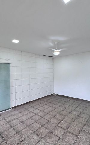 Casa de condomínio à venda com 90m², 2 quartos e 5 vagas Casa de condomínio à venda com 90m², 2 quartos e 5 vagasSala