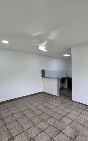 Casa de condomínio à venda com 90m², 2 quartos e 5 vagas Casa de condomínio à venda com 90m², 2 quartos e 5 vagasSala