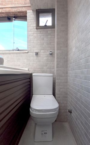 Casa para alugar com 240m², 4 quartos e 3 vagasBanheiro de Serviço
