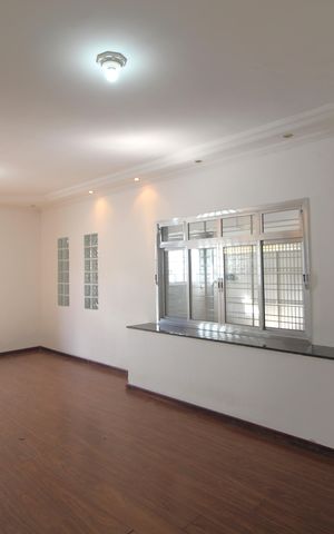 Casa para alugar com 176m², 4 quartos e 3 vagasSala