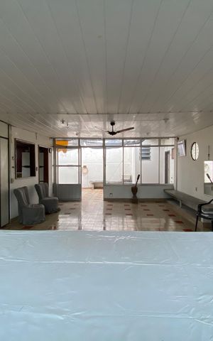Casa à venda com 175m², 5 quartos e 2 vagas Casa à venda com 175m², 5 quartos e 2 vagasEspaço de Festas