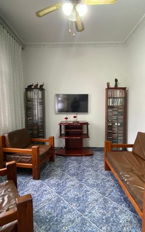 Casa à venda com 175m², 5 quartos e 2 vagas Casa à venda com 175m², 5 quartos e 2 vagasSala