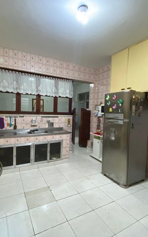 Casa à venda com 175m², 5 quartos e 2 vagas Casa à venda com 175m², 5 quartos e 2 vagasCozinha