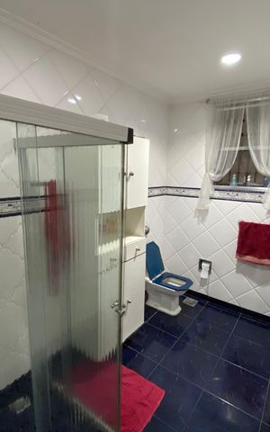 Casa à venda com 175m², 5 quartos e 2 vagas Casa à venda com 175m², 5 quartos e 2 vagasBanheiro