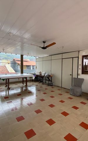 Casa à venda com 175m², 5 quartos e 2 vagas Casa à venda com 175m², 5 quartos e 2 vagasEspaço de Festas