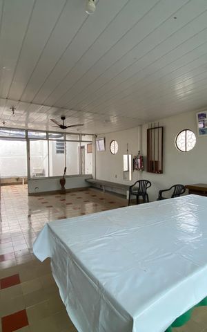 Casa à venda com 175m², 5 quartos e 2 vagas Casa à venda com 175m², 5 quartos e 2 vagasEspaço de Festas