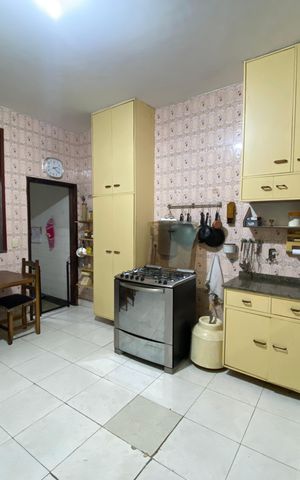 Casa à venda com 175m², 5 quartos e 2 vagas Casa à venda com 175m², 5 quartos e 2 vagasCozinha
