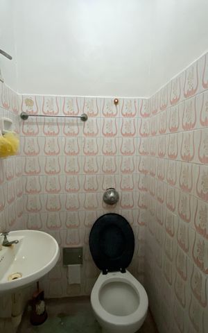 Casa à venda com 175m², 5 quartos e 2 vagas Casa à venda com 175m², 5 quartos e 2 vagasBanheiro de Serviço