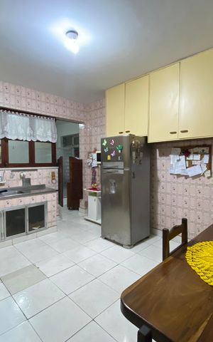Casa à venda com 175m², 5 quartos e 2 vagas Casa à venda com 175m², 5 quartos e 2 vagasCozinha
