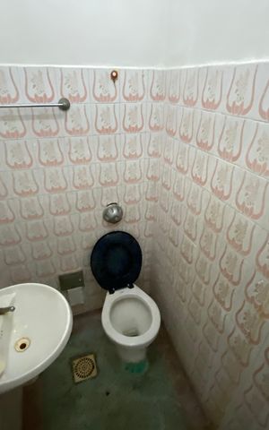 Casa à venda com 175m², 5 quartos e 2 vagas Casa à venda com 175m², 5 quartos e 2 vagasBanheiro de Serviço