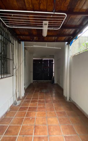 Casa à venda com 175m², 5 quartos e 2 vagas Casa à venda com 175m², 5 quartos e 2 vagasÁrea Externa