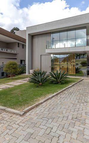 Casa à venda com 600m², 4 quartos e 4 vagasFachada