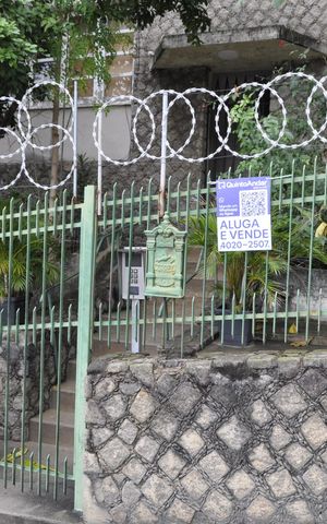 Apartamento à venda com 75m², 2 quartos e 2 vagasFachada + Placa
