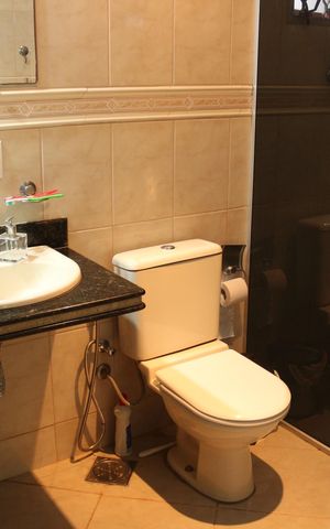 Casa à venda com 130m², 3 quartos e 2 vagasBanheiro