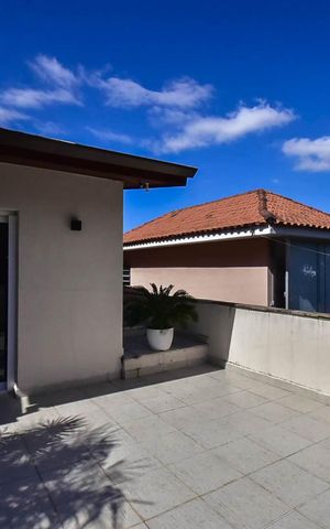 Casa à venda com 848m², 5 quartos e 4 vagas Casa à venda com 848m², 5 quartos e 4 vagasVaranda da Sala da Lareira